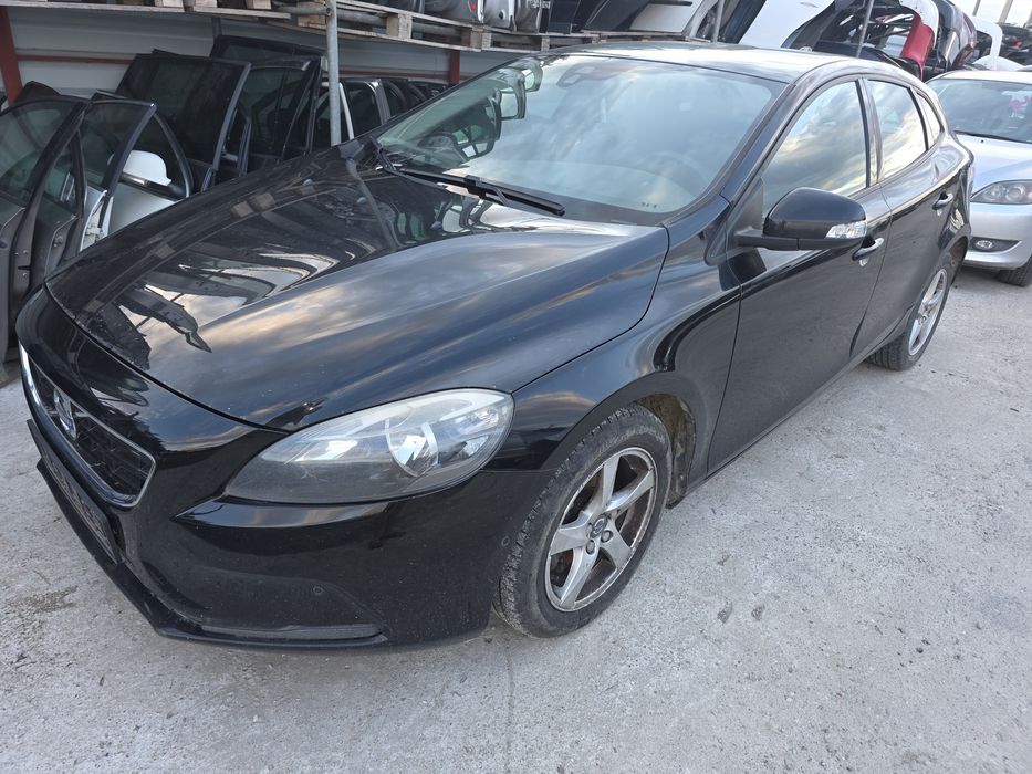 Dezmembrez Volvo V40 d4204t8