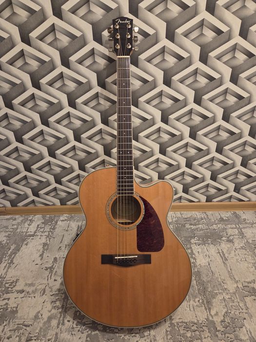 Vand chitara FENDER
Chitara ă și are un sunet perfect. T