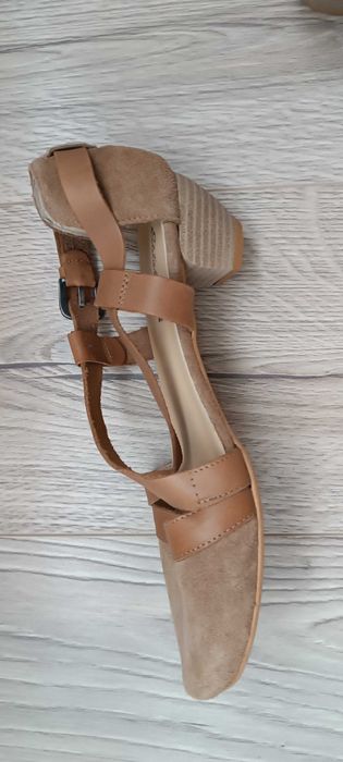 Бежови велурени сандали Eddie Bauers nr.36/37