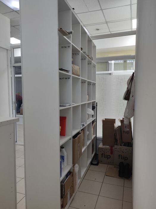 Продам ресепшен тумбу и стеллаж