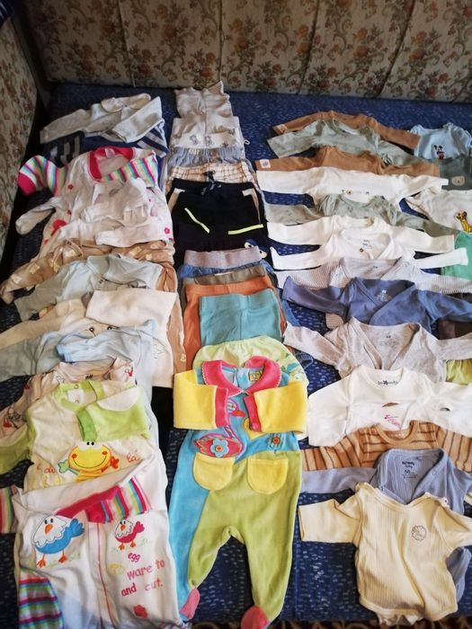 Vând lot hăinuțe 0-3 luni