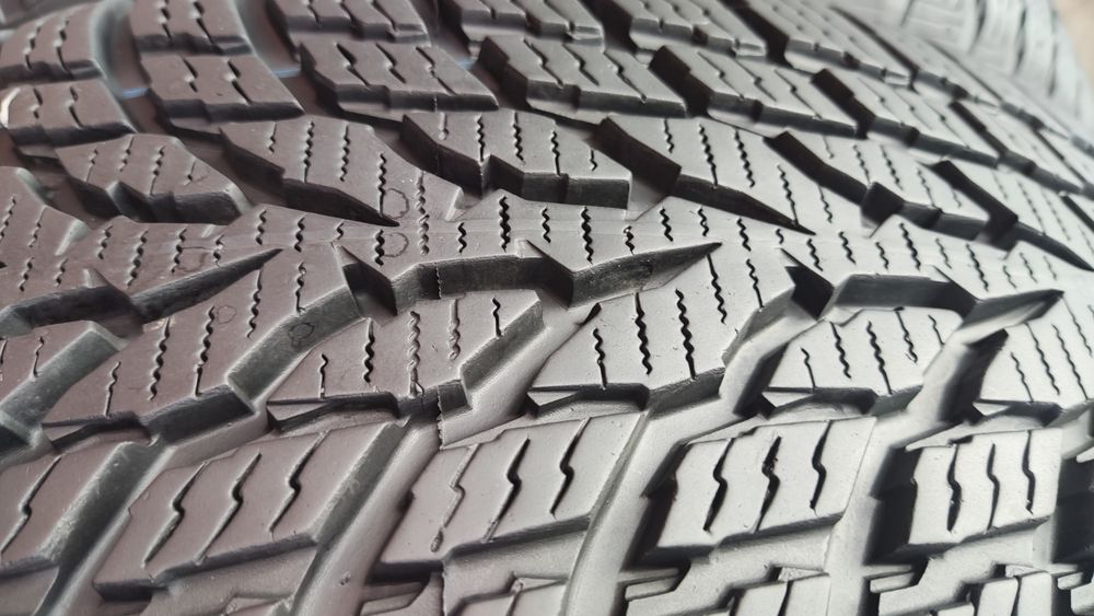 4бр. зимни гуми 205/55/16 Nokian Snowproof
dot24