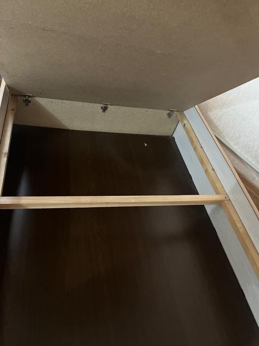 Кровать для спальни