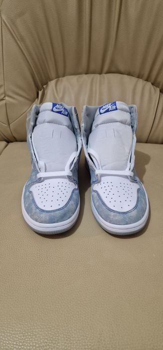 Jordan 1 Hyper Royale