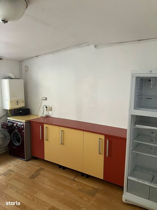 Apartament 3 camere , zona Vitan