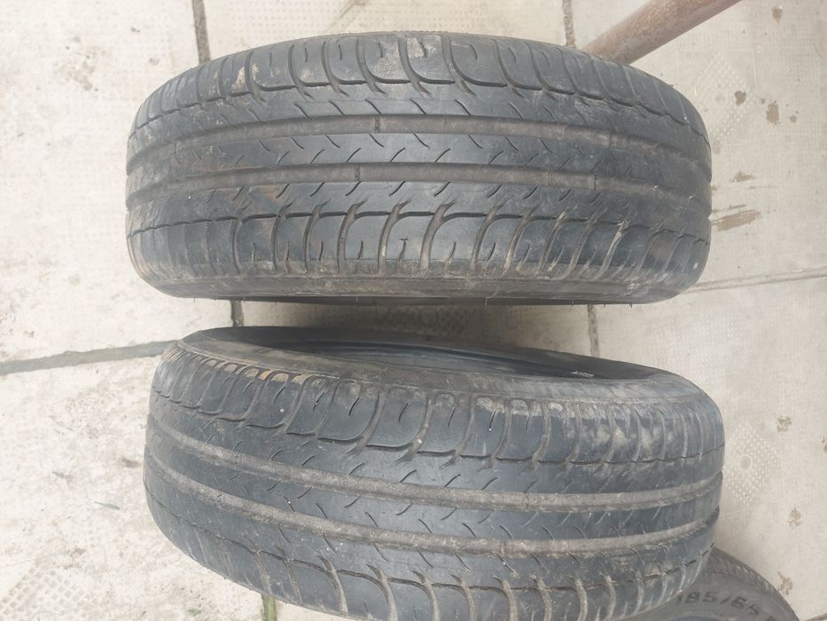 Vând  două  anvelope  de vară