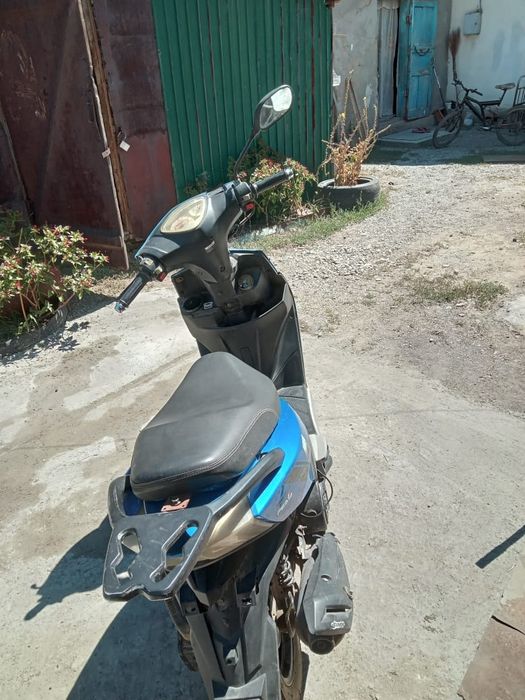 Скутер 150 куб пластик все на месте...