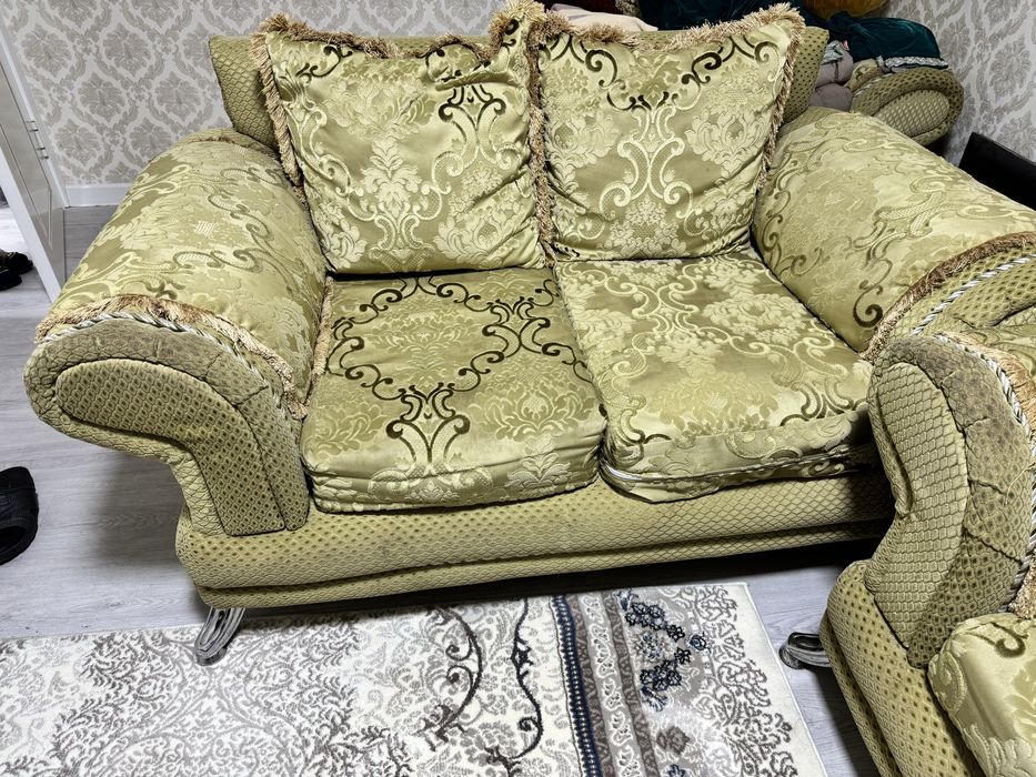 Диван Кресло Сотилади Продаю 7-Кишилик