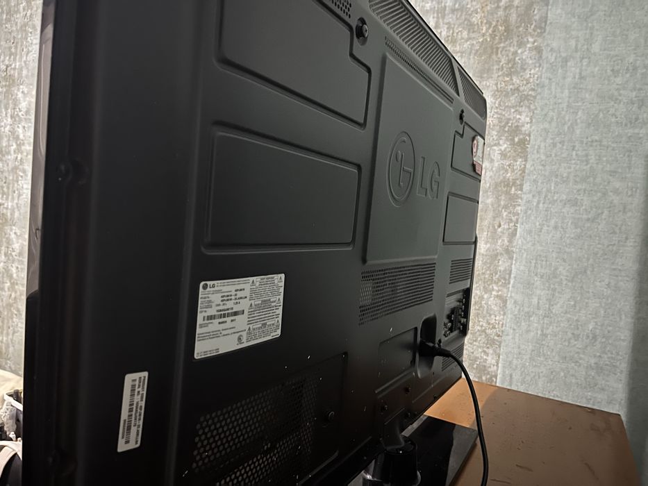 Телевизор LG 42”