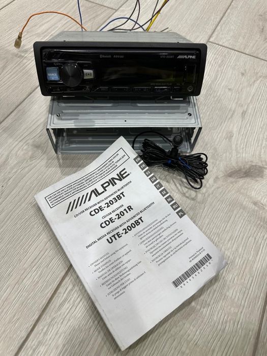 Магнитола Alpine ute200bt