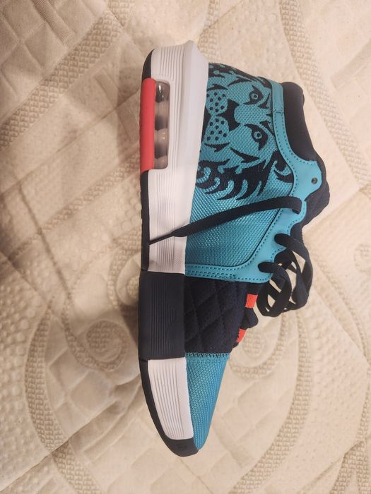 Nike LeBrone - баскетболни маратонки от серията Witness