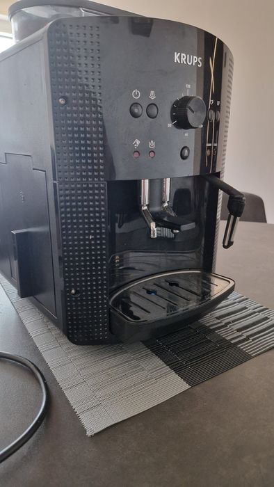 Продавам кафеавтомат  Krups Espresseria Automatic EA8108