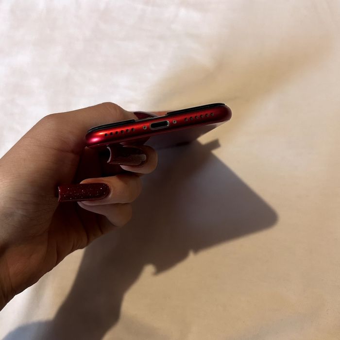 Телефон iPhone 8