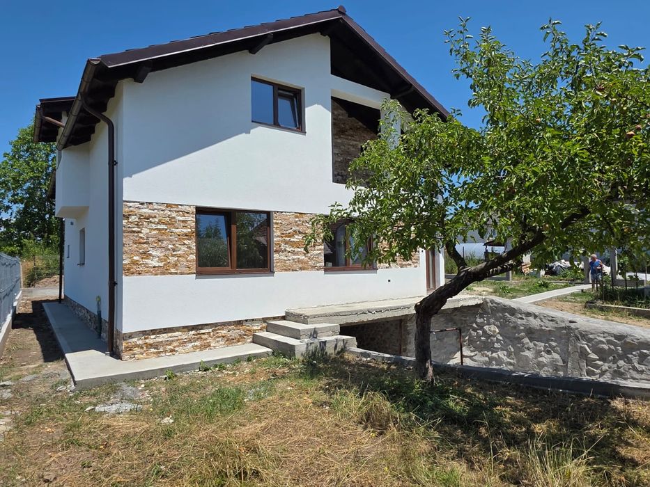 Casă Nouă la cheie zona Manastirii .