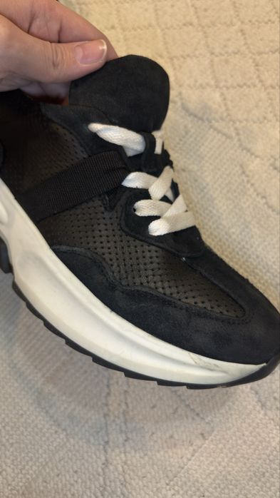 Турция.  кроссовки. Подошва резина