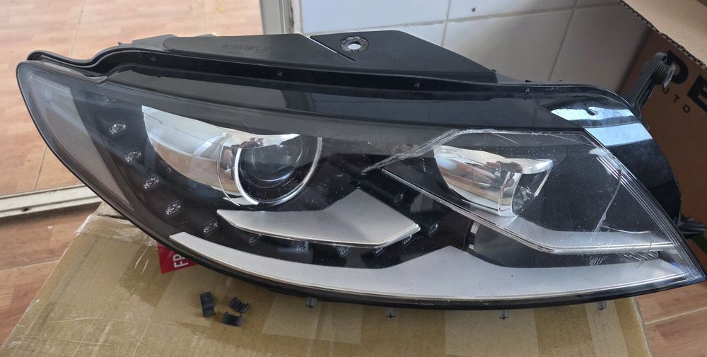 Capota si far dreapta Passat CC facelift 2013