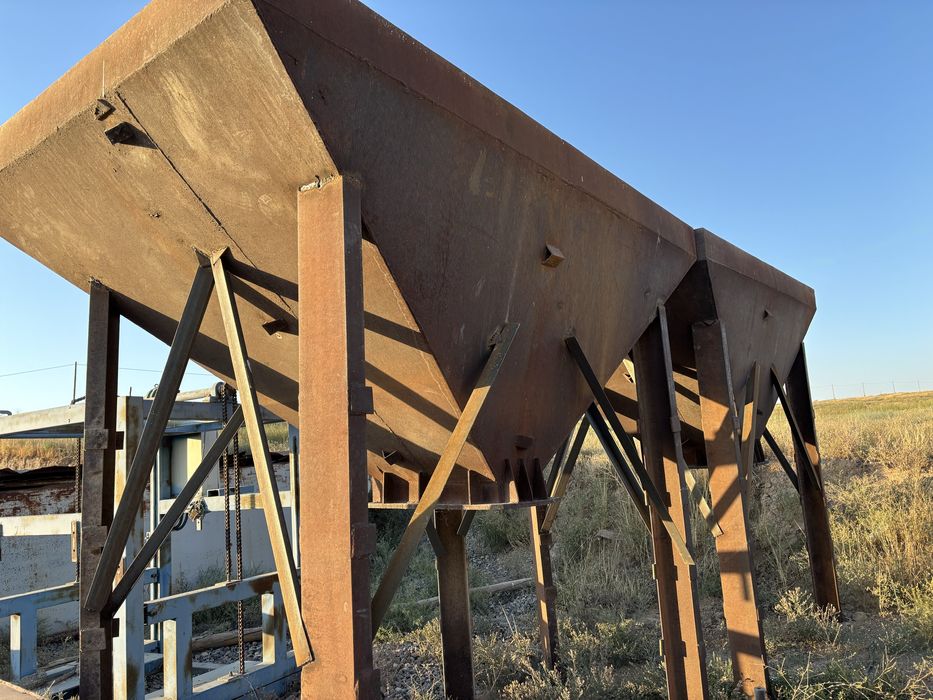 Бункер 2шт для сыпущих материалов