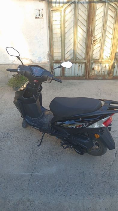 Sukuter kavasaki sotiladi