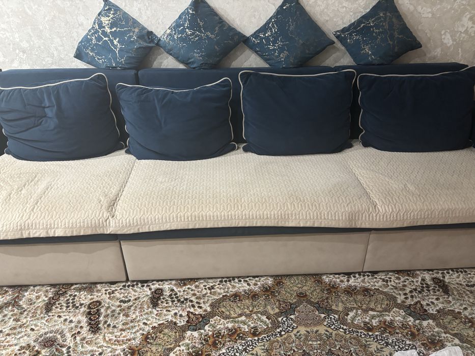 Диван в хорошем состачний