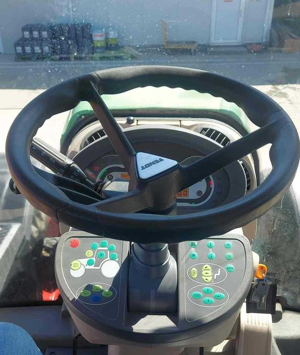 Tractor FENDT 828 VARIO Profi Plus -Pomotie