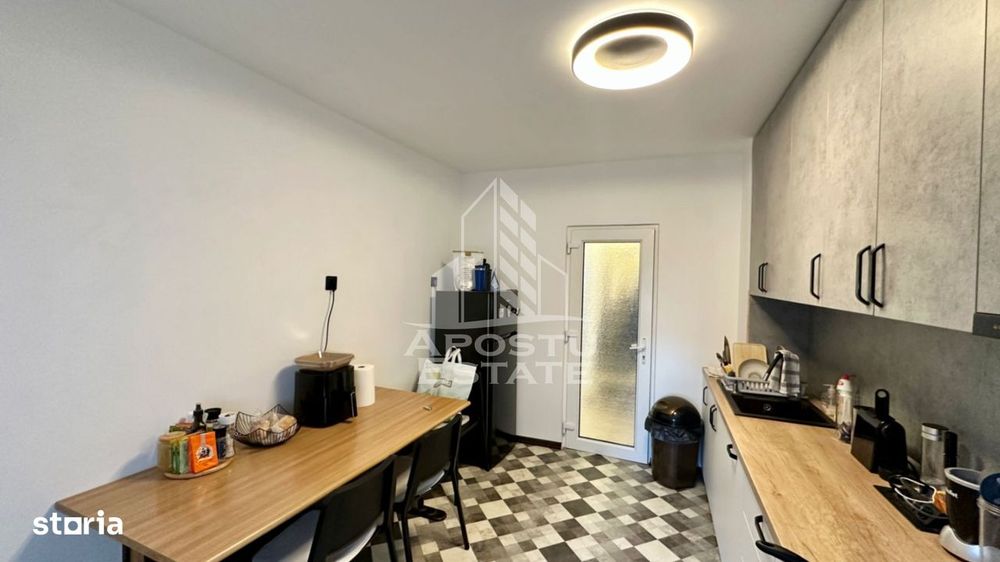 Apartament de vanzare cu 3 camere si garaj, etajul 1,  Aradului