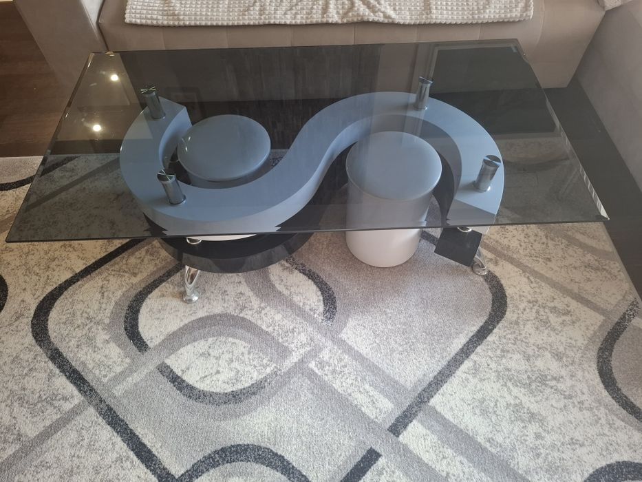 Холна маса. Дълижина 130 см. Ширина 70 см.