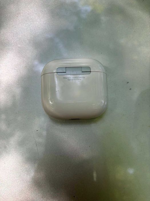 Apple AirPods 4 с активно шумопотискане (ANC)