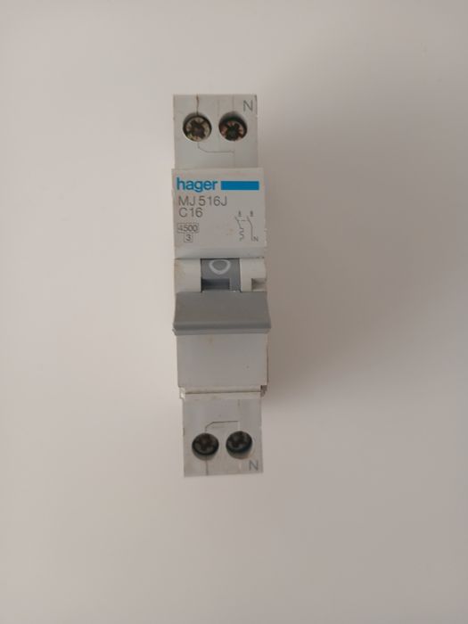 Vând 4 sigurante ptr tablou electric