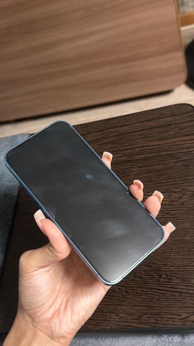 Продам iPhone 13