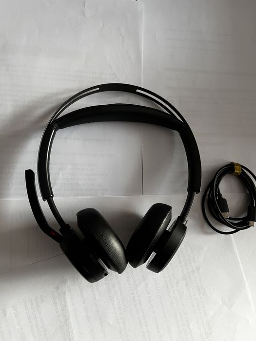 Слушалки Plantronics Voyager Focus 2