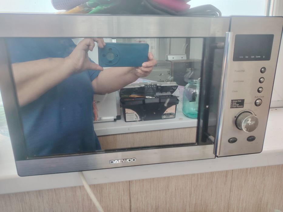 Продам микроволновку  на запчасти