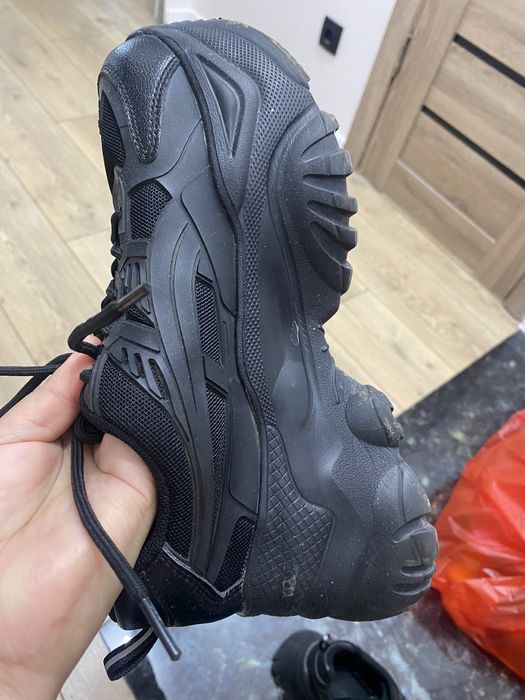 Кроссовки черные с большими подошвами