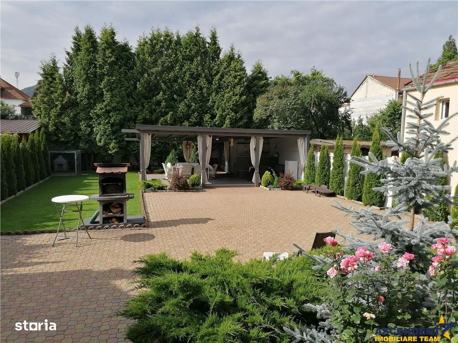 Proprietate deosebita, pe 4 camere, 140 mp, curte amenajata, Central,