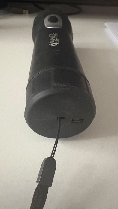 Lanternă LED reîncărcabilă – încărcare dinamică + USB