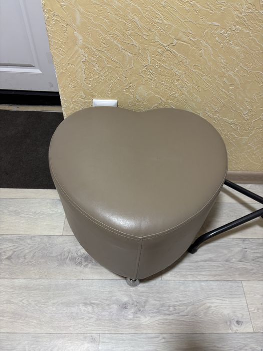 Продам пуфик в прихожую