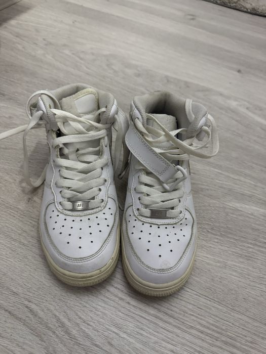 Tenesi Nike aproape noi