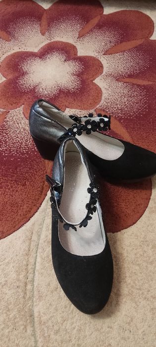 Продам туфли для девочки