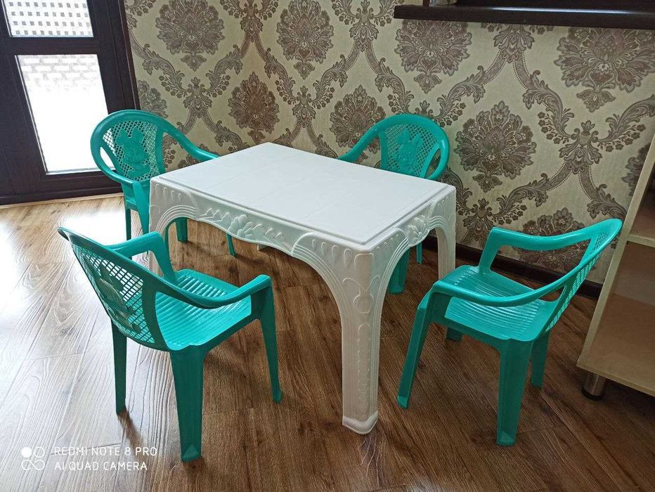Качественный детский стол со стульями (стол и 4 стула)