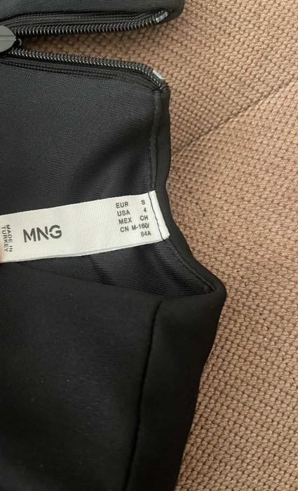 Стилни рокли Mango и H&M