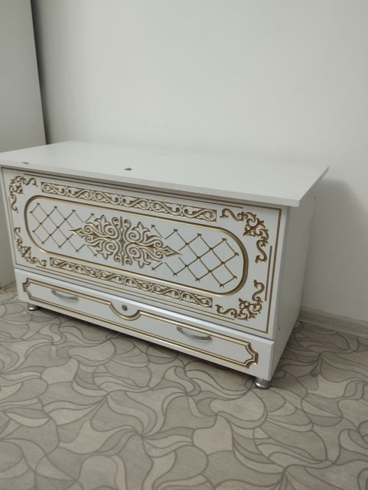 Сандык белый почти новый