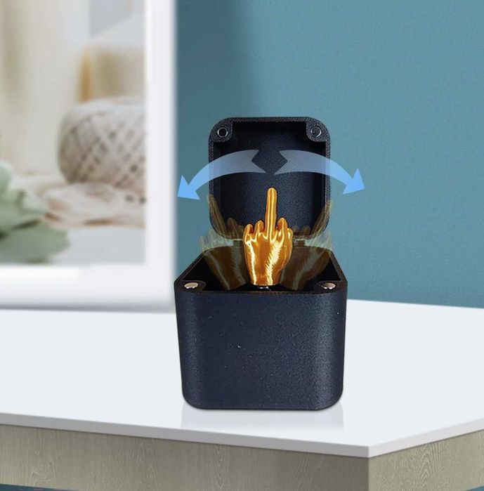 нтересна шега Подарък Среден пръст в кутия