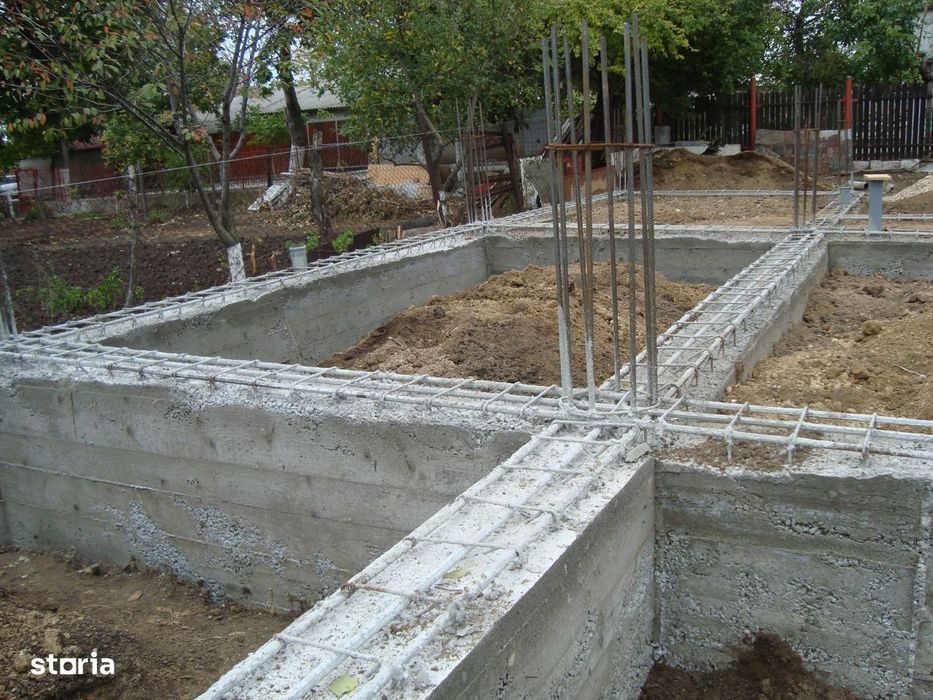 Casă de vânzare în cărămidă garaj, curte