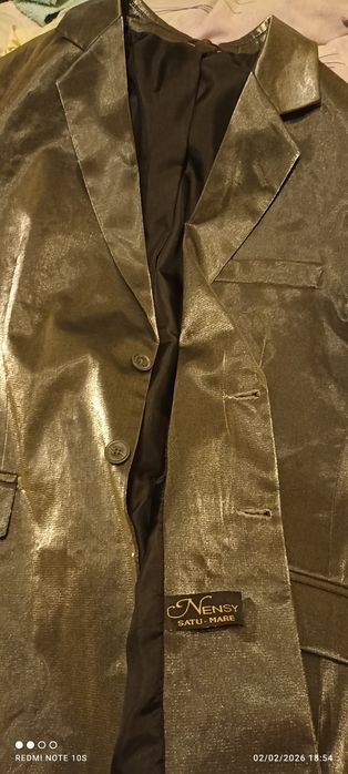 Costum nou pentru ocazii , nefolosit