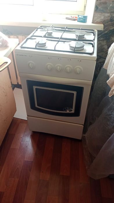 Продам газ плиту