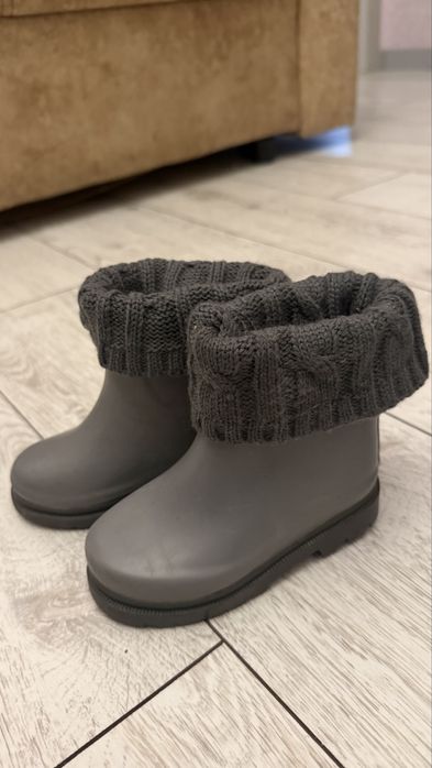 Сапоги резиновые на девочку 2-4 года