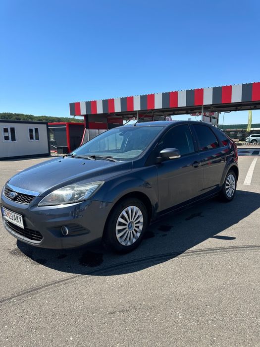 Ford Focus--(gri)