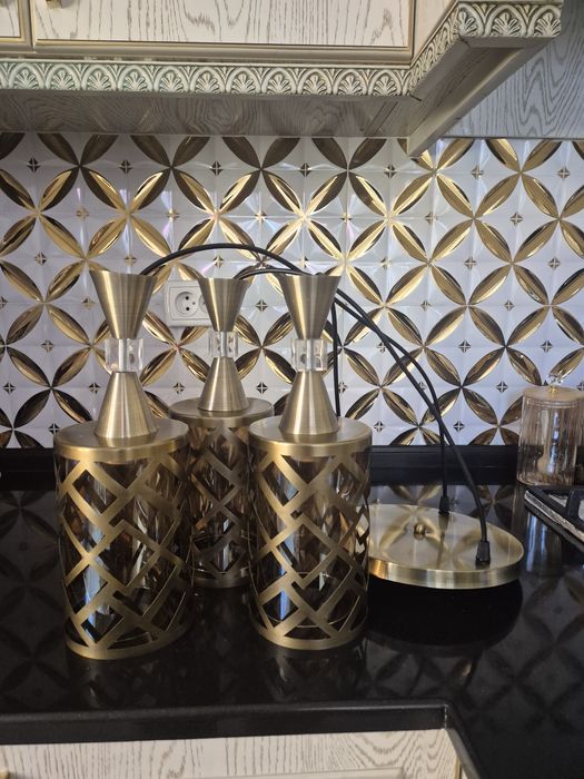 Srochno lyustra sotiladi