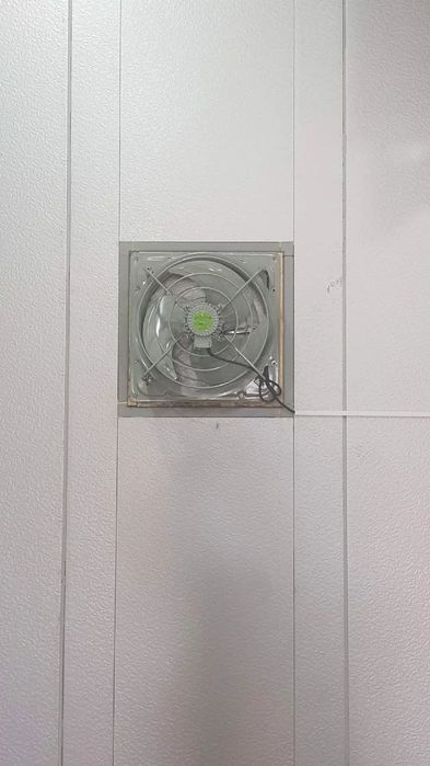 Срочно продаеться  промышленные холодельники готовая база объем 10.000