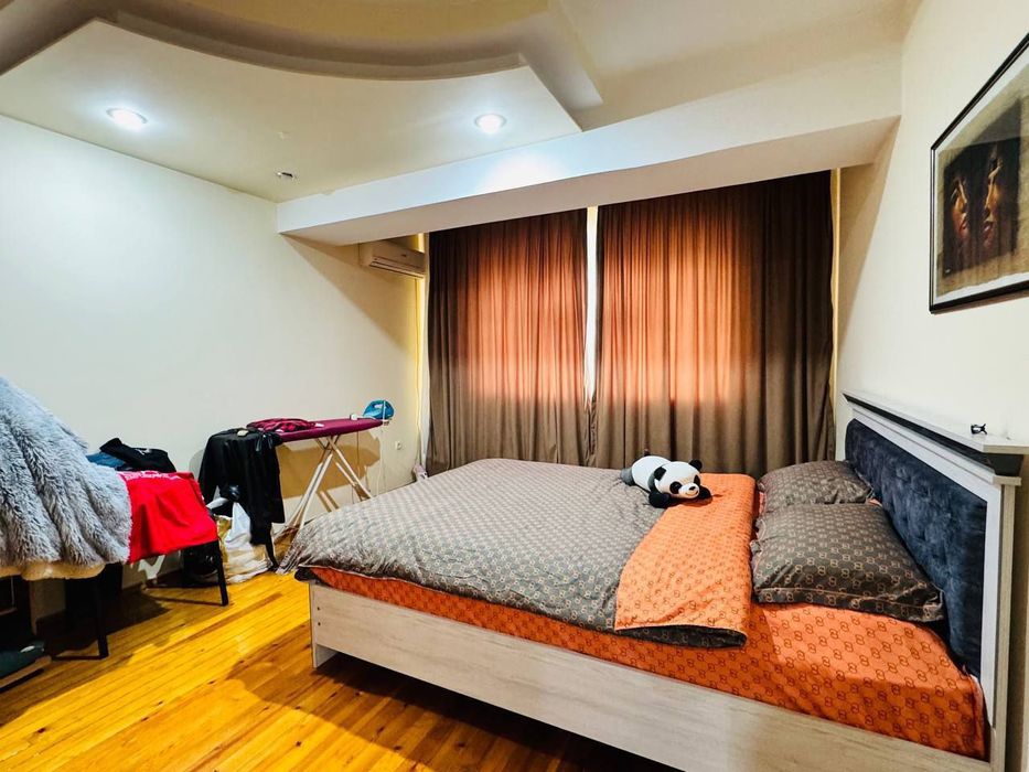 Квартира на метро Космонавт Спец план  2/2/8 общ пл 80м с обстановкой