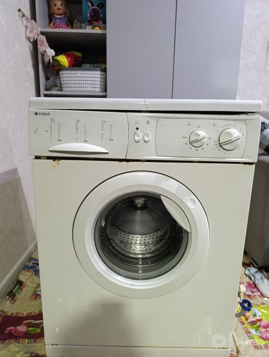Стиральная машина INDESIT на запчасти .